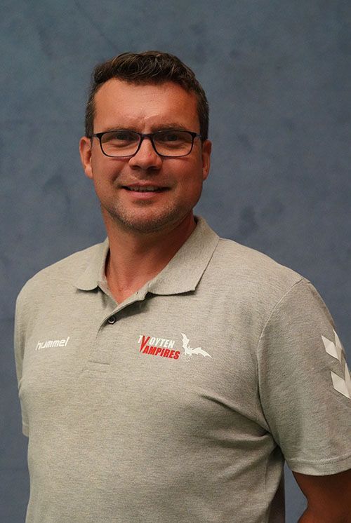 Trainer 1-500×750